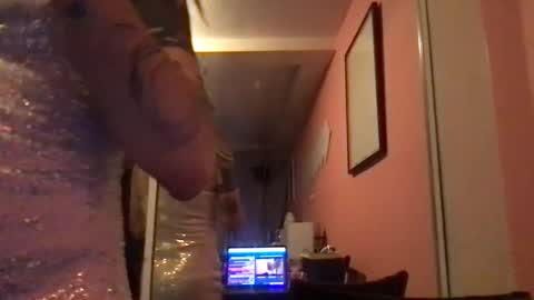 Glow Goddess online show from September 25, 2025, 4:05 am