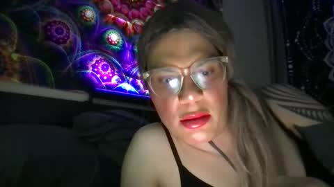 Glow Goddess online show from December 16, 2025, 3:44 am