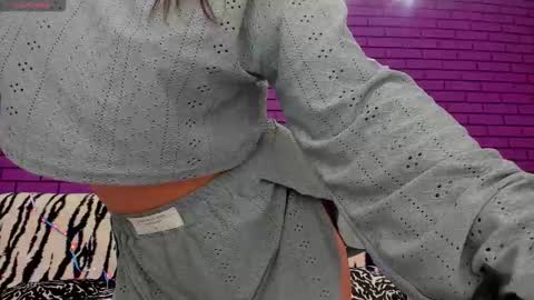 Mia online show from November 2, 2025, 8:22 pm