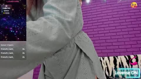 Mia online show from November 11, 2025, 9:04 pm