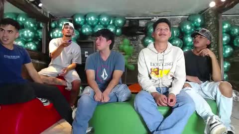 Snapshot of gnecos chatting on February 10, 2025, 8:10 pm THOMAS AND DAMIAND online show from February 10, 2025, 8:10 pm