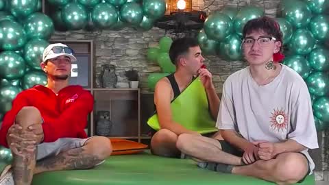 Snapshot of gnecos chatting on February 13, 2025, 8:13 pm THOMAS AND DAMIAND online show from February 13, 2025, 8:13 pm