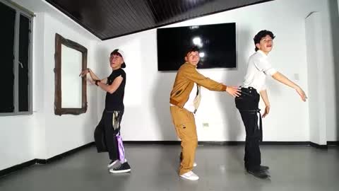 Snapshot of gnecos chatting on September 17, 2025, 6:09 pm THOMAS AND DAMIAND online show from September 17, 2025, 6:09 pm