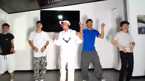 Snapshot of gnecos chatting on September 19, 2025, 6:08 pm THOMAS AND DAMIAND online show from September 19, 2025, 6:08 pm