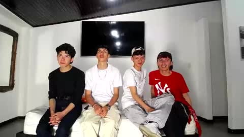 Snapshot of gnecos chatting on October 1, 2025, 6:14 pm THOMAS AND DAMIAND online show from October 1, 2025, 6:14 pm