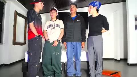 Snapshot of gnecos chatting on October 9, 2025, 6:17 pm THOMAS AND DAMIAND online show from October 9, 2025, 6:17 pm