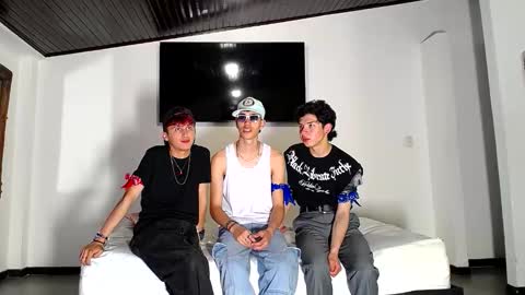 Snapshot of gnecos chatting on October 15, 2025, 5:46 pm THOMAS AND DAMIAND online show from October 15, 2025, 5:46 pm