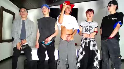 Snapshot of gnecos chatting on October 17, 2025, 5:48 pm THOMAS AND DAMIAND online show from October 17, 2025, 5:48 pm