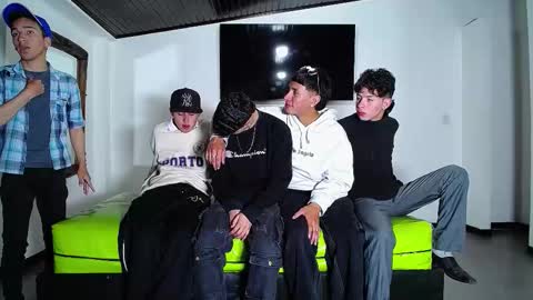 Snapshot of gnecos chatting on November 2, 2025, 6:32 pm THOMAS AND DAMIAND online show from November 2, 2025, 6:32 pm