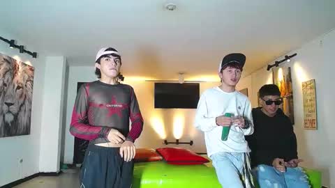 Snapshot of gnecos chatting on December 19, 2025, 6:37 pm THOMAS AND DAMIAND online show from December 19, 2025, 6:37 pm