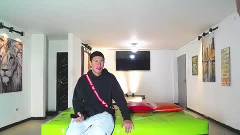 Snapshot of gnecos chatting on January 18, 2026, 8:56 pm THOMAS AND DAMIAND online show from January 18, 2026, 8:56 pm