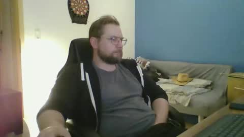 gnik_labinnah online show from April 17, 2026, 10:57 pm