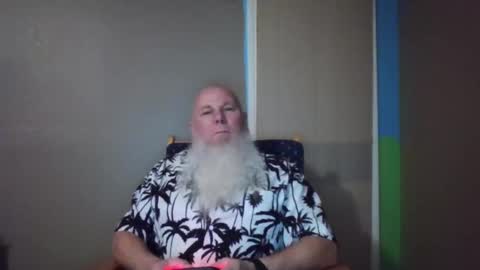 Snapshot of gnomebeard chatting on March 7, 2025, 1:20 am Gnomebeard online show from March 7, 2025, 1:20 am