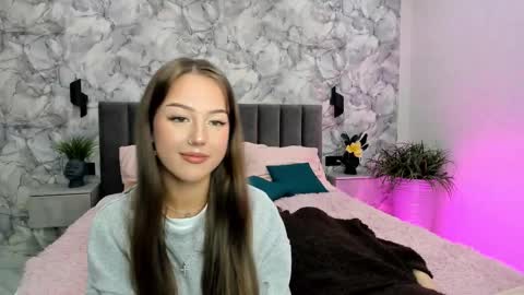 Lina online show from November 12, 2025, 8:26 am