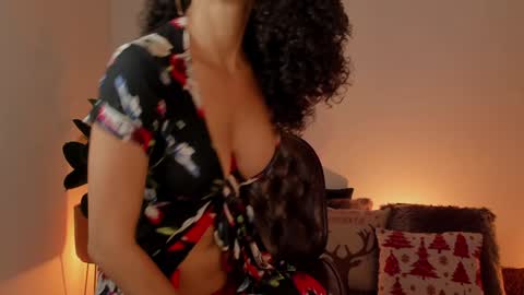 Snapshot of goddes_helena chatting on December 29, 2024, 2:49 am Elena online show from December 29, 2024, 2:49 am