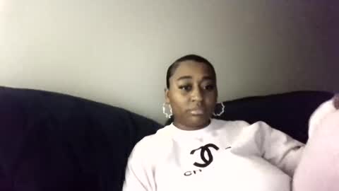 Snapshot of goddess_allure0 chatting on December 8, 2024, 2:18 am Goddess Allure0 online show from December 8, 2024, 2:18 am