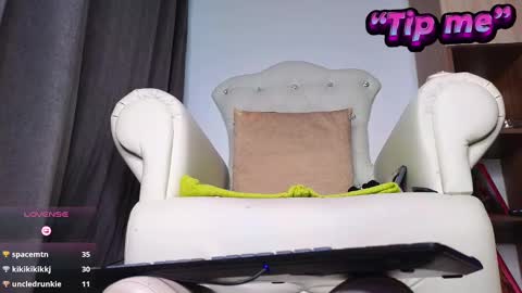 Mrs. Isabella online show from January 18, 2025, 10:17 am