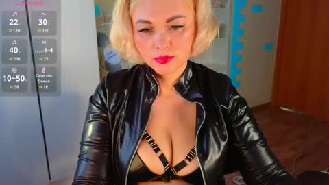 Mrs. Isabella online show from February 14, 2025, 8:21 am