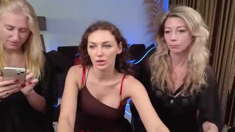   330 UTC2 girls   online show from December 19, 2024, 3:40 am