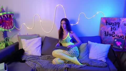   330 UTC2 girls   online show from January 21, 2025, 10:08 am