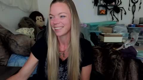 Patricia Mars           Goddess of Mars twitter thegoddessmindy online show from October 16, 2025, 2:51 pm