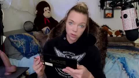 Patricia Mars           Goddess of Mars twitter thegoddessmindy online show from November 6, 2025, 3:35 pm