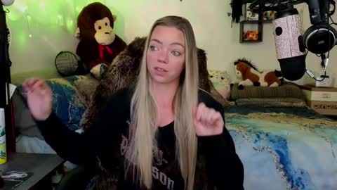 Patricia Mars           Goddess of Mars twitter thegoddessmindy online show from November 11, 2025, 4:40 pm