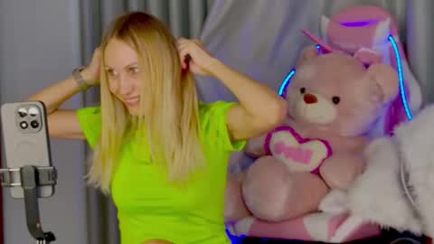 Snapshot of goddess_stars chatting on November 5, 2025, 11:21 am Katarina online show from November 5, 2025, 11:21 am