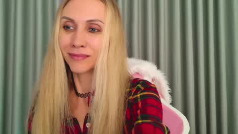 Snapshot of goddess_stars chatting on November 29, 2025, 12:30 pm Katarina online show from November 29, 2025, 12:30 pm