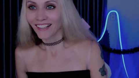 Snapshot of goddess_stars chatting on January 8, 2026, 1:24 pm Katarina online show from January 8, 2026, 1:24 pm