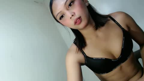 MISS LOVELY online show from May 1, 2026, 1:48 pm