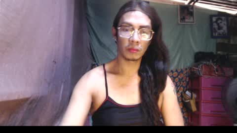 Snapshot of goddesssonyaxxx chatting on April 27, 2026, 6:44 am KENNY DOLL online show from April 27, 2026, 6:44 am