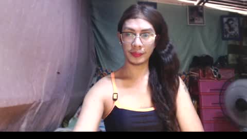 Snapshot of goddesssonyaxxx chatting on May 17, 2026, 6:44 am KENNY DOLL online show from May 17, 2026, 6:44 am