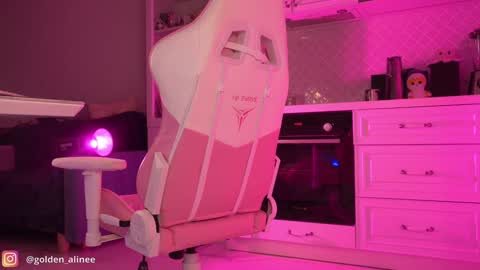 Snapshot of golden_alinee chatting on January 23, 2025, 11:58 pm Aline meow online show from January 23, 2025, 11:58 pm