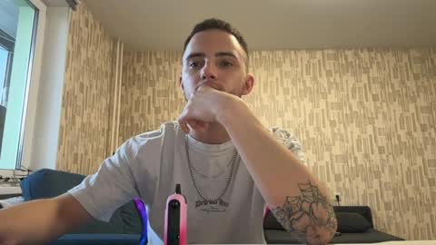 Golden boyyy21 online show from February 4, 2025, 1:06 pm