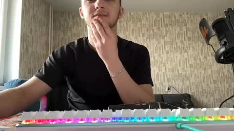 Golden boyyy21 online show from February 16, 2025, 8:32 am