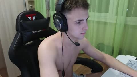 Golden boyyy21 online show from December 22, 2025, 4:15 pm