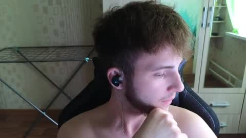 Snapshot of golden_boyyy21 chatting on April 16, 2026, 2:51 pm Golden boyyy21 online show from April 16, 2026, 2:51 pm