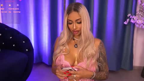 GoldenAmberX online show from December 1, 2025, 6:18 am