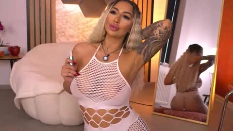 GoldenAmberX online show from February 12, 2026, 5:57 am