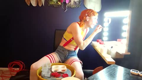 Snapshot of goldenfoil chatting on November 26, 2025, 10:49 am Lilly online show from November 26, 2025, 10:49 am