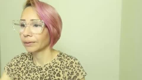 Snapshot of goldengirlrose chatting on March 21, 2026, 5:27 pm goldenrosa online show from March 21, 2026, 5:27 pm