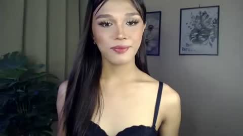 Snapshot of goldenlily69 chatting on April 18, 2026, 9:24 am Lily is Gold online show from April 18, 2026, 9:24 am