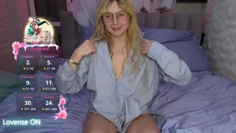 goodgirl0024 online show from February 14, 2025, 9:43 pm