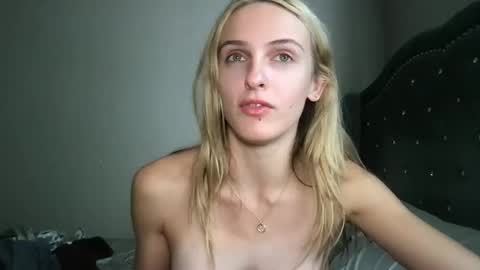 goodgirlliv online show from September 15, 2025, 10:32 pm