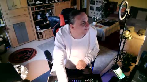 google5001 online show from October 5, 2025, 3:10 pm