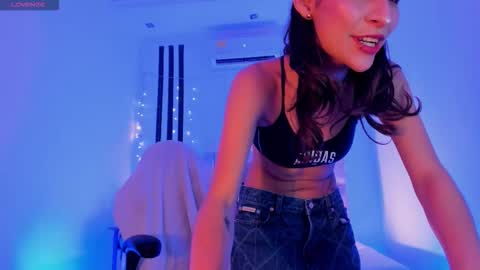 i am Jessi  I love animals and drawing I hope to get along with everyone. XOXO online show from February 10, 2026, 8:24 pm