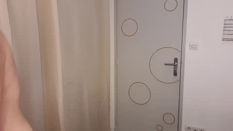 goura2000 online show from January 27, 2025, 7:56 pm