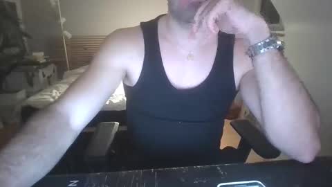 goura2000 online show from February 21, 2026, 9:49 pm