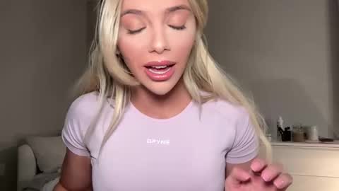 Snapshot of gracieparker chatting on February 28, 2025, 3:15 am Gracie online show from February 28, 2025, 3:15 am